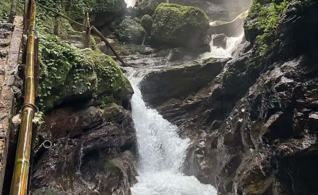 Curug Walet Pamijahan: Harga Tiket, Fasilitas, Lokasi 2025